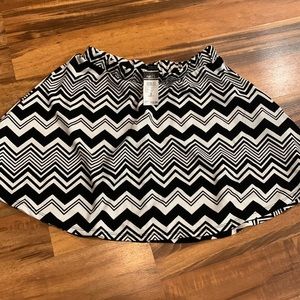 Rue 21 black and white skirt